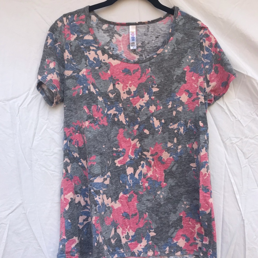 🖤 Closet Cleanout 🖤 LuLaRoe Classic T Size S